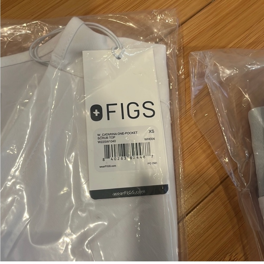 NWT Catarina one pocket scrub top size XS